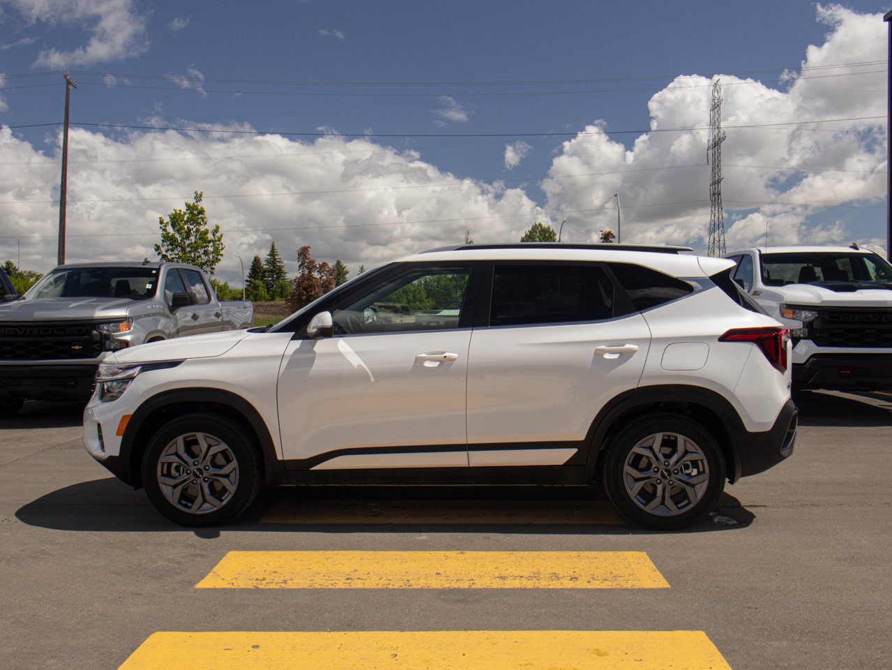 2025 Kia Seltos EX AWD White Sherwood Park - photo #5