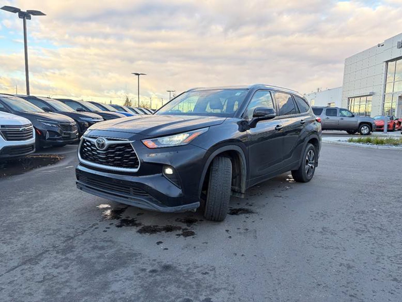 2020 Toyota Highlander XLE AWD Black Sherwood Park - photo #4