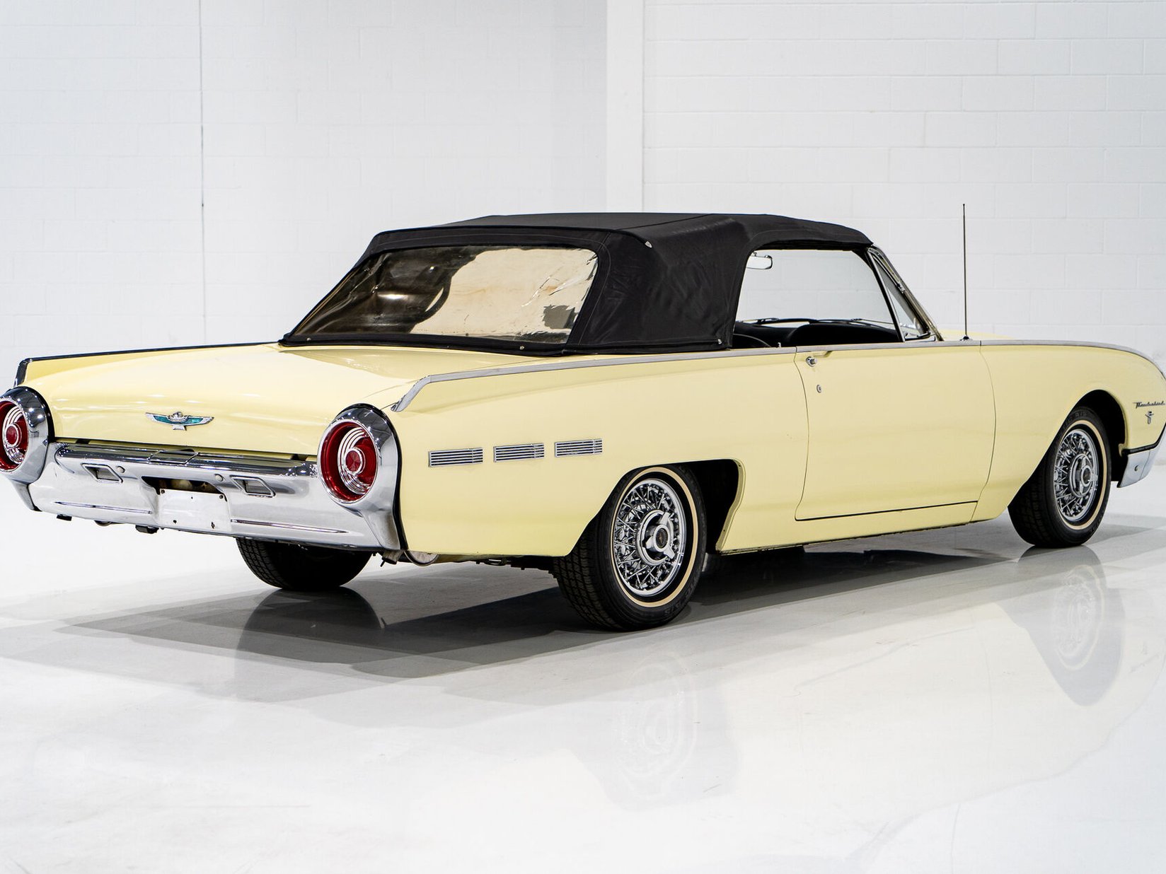 Ford Thunderbird Beautifully Presented From Older Restoration with original bill of sale 1962 Jaune Montréal - photo #53