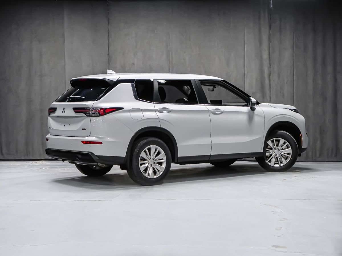 Mitsubishi Outlander ES 2026 Blanc diamant Montréal - photo #3