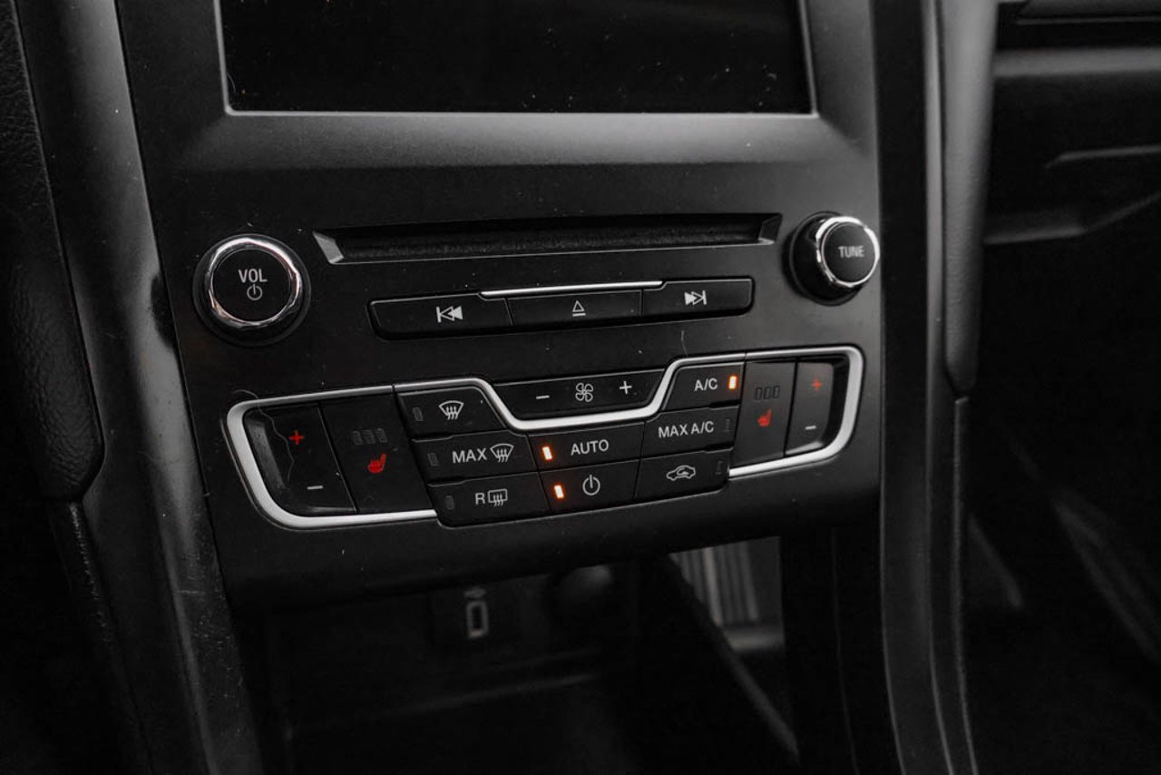 2018 Ford Fusion SE FWD Blue Sherwood Park - photo #25
