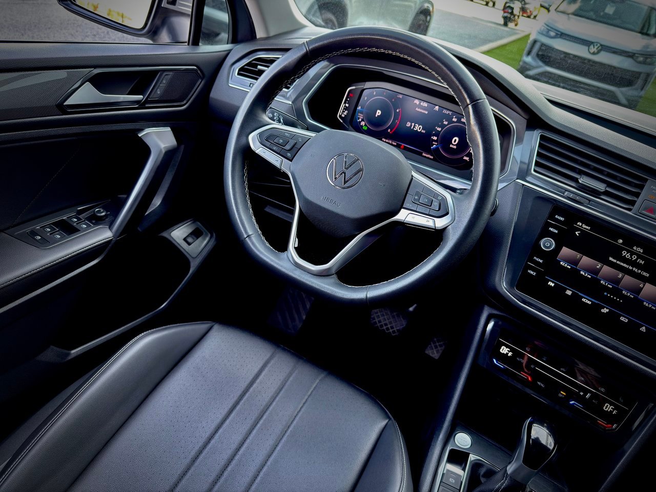 Volkswagen Tiguan 2023 Gris Notre-Dame-des-Prairies - photo #14
