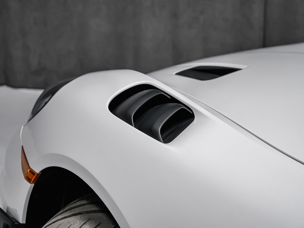 2025 Porsche 718 Cayman GT4 RS White Montreal - photo #13