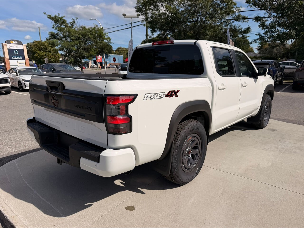 NISSAN Frontier FRONTIER CREW CAB PRO-4X LUXE SWB 2026 Blanc glacier Châteauguay - photo #6