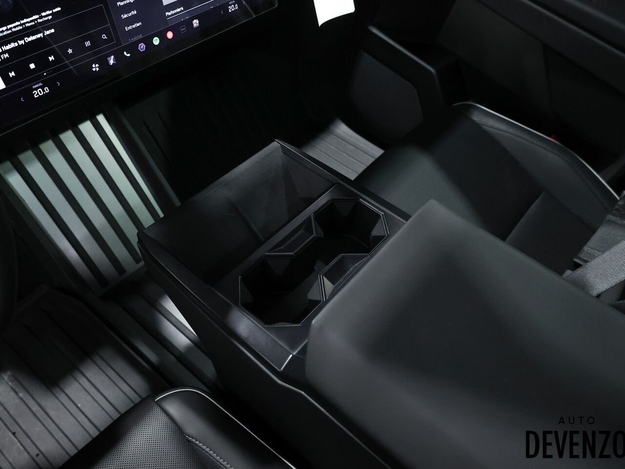 2024 Tesla Cybertruck Silver Saint-Eustache - photo #17