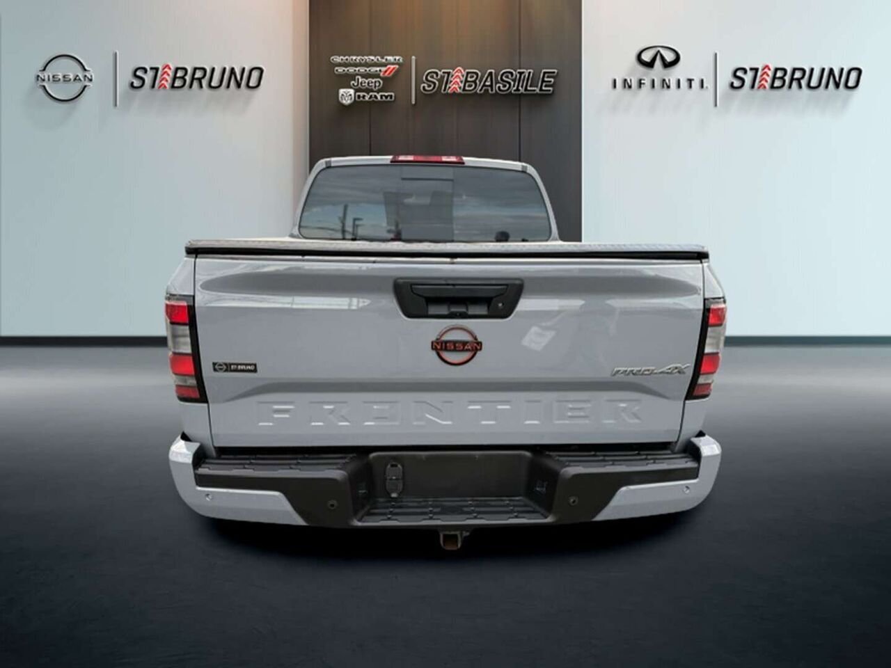 Nissan Frontier 2023 Gris Saint-Basile-le-Grand - photo #13