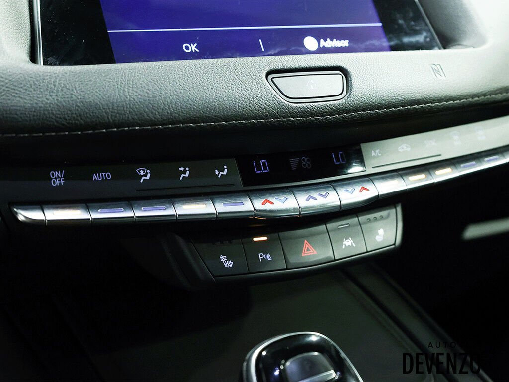 2020 Cadillac XT4 Silver Saint-Eustache - photo #19