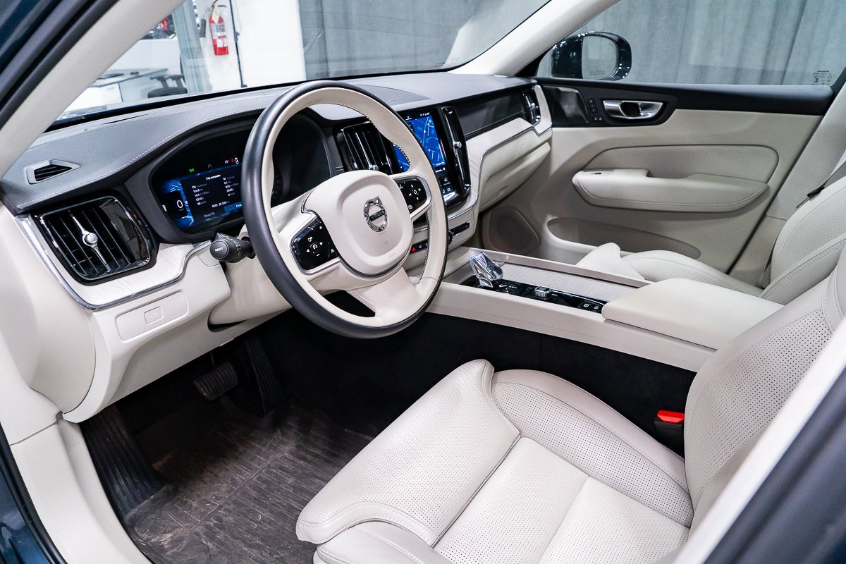 2024 Volvo XC60 Blue Montreal - photo #1
