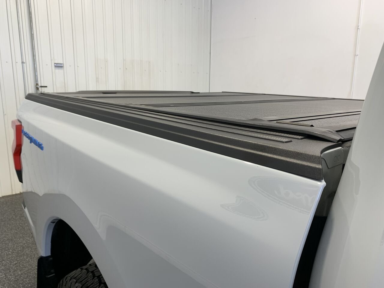 Ford F-150 Lightning LARIAT LARIAT cabine SuperCrew 4RM caisse de 5,5 pi 2023 Gris Châteauguay - photo #7