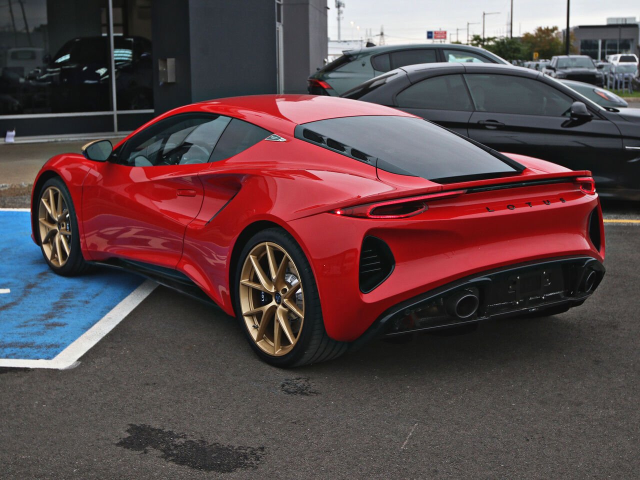 2027 Lotus Emira Red Québec - photo #7