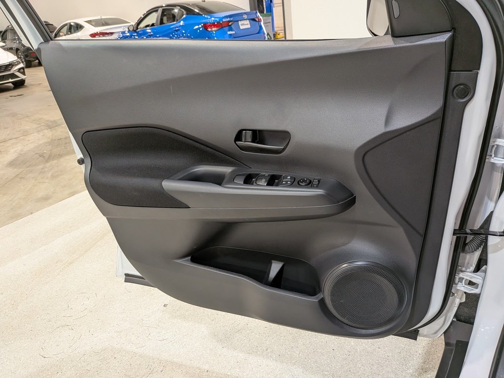 2024 Nissan Kicks S FWD White Val-David - photo #30