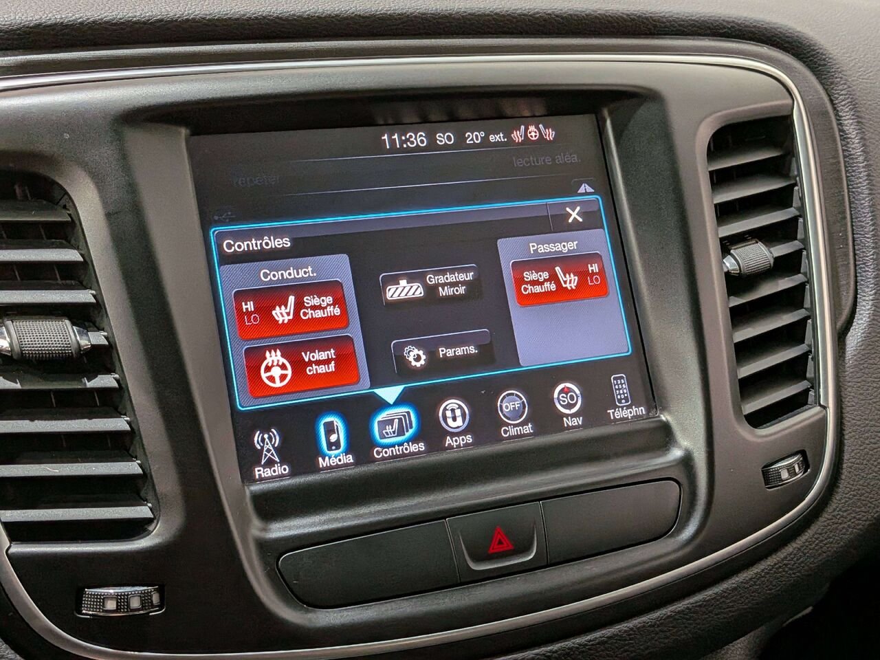 Chrysler 200 4dr Sdn Limited FWD 2016 Bleu Mirabel - photo #21
