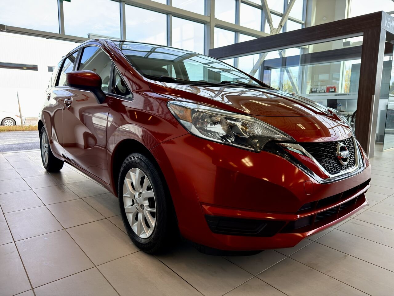 2018 Nissan Versa Note Red Notre-Dame-des-Prairies - photo #6