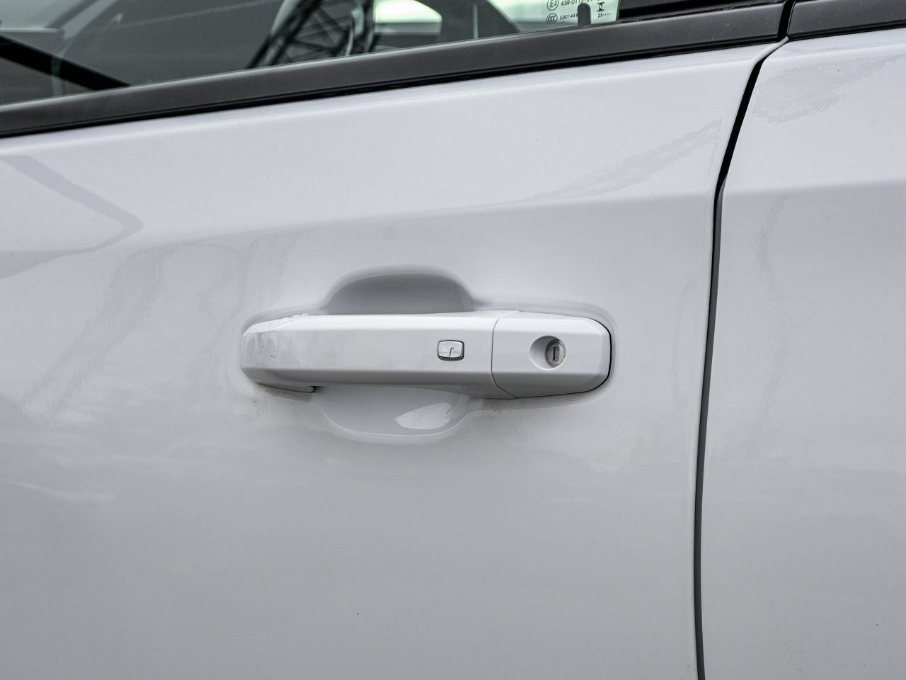 2026 Chevrolet Silverado 1500 4WD Crew Cab 147 RST White Sherwood Park - photo #7