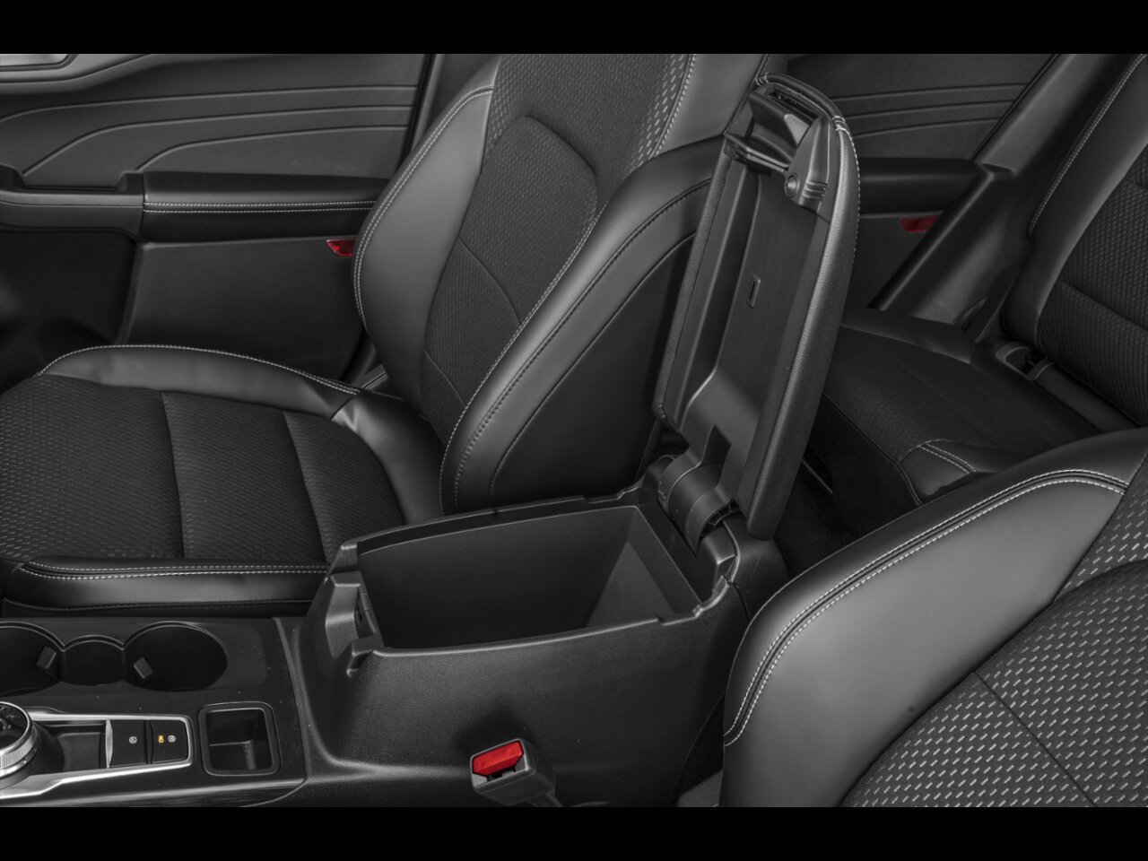 Ford Escape 2025 Blanc astral métallisé trois couches Saint-Eustache - photo #5