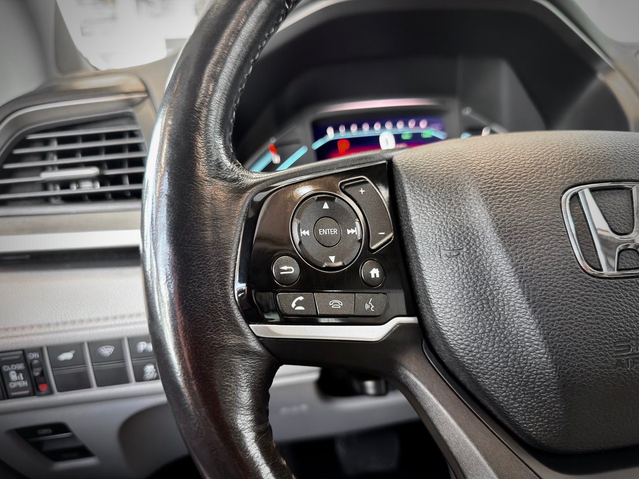 2018 Honda Odyssey Blue Notre-Dame-des-Prairies - photo #22