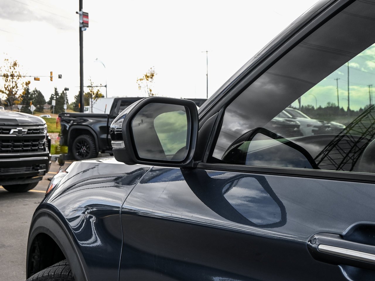 2020 Ford Explorer Platinum 4WD Blue Sherwood Park - photo #6