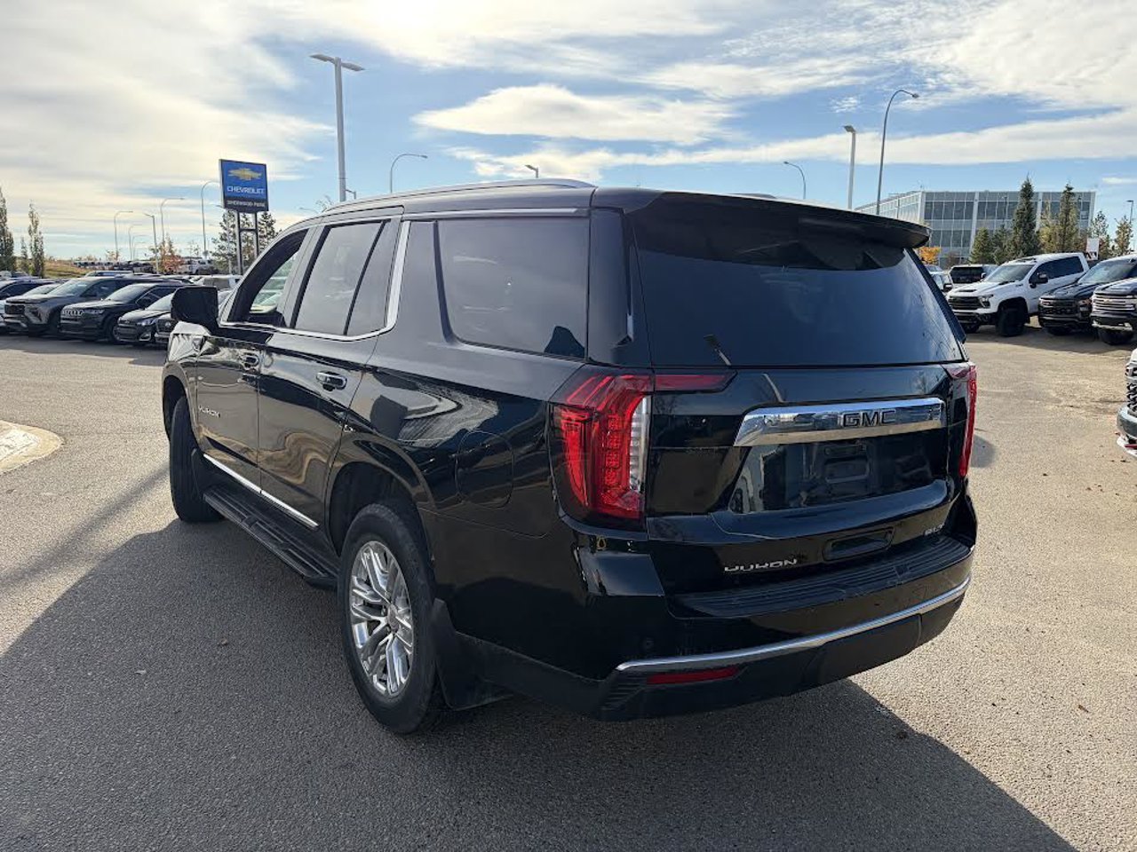 2021 GMC Yukon 4WD 4dr SLT Black Sherwood Park - photo #3