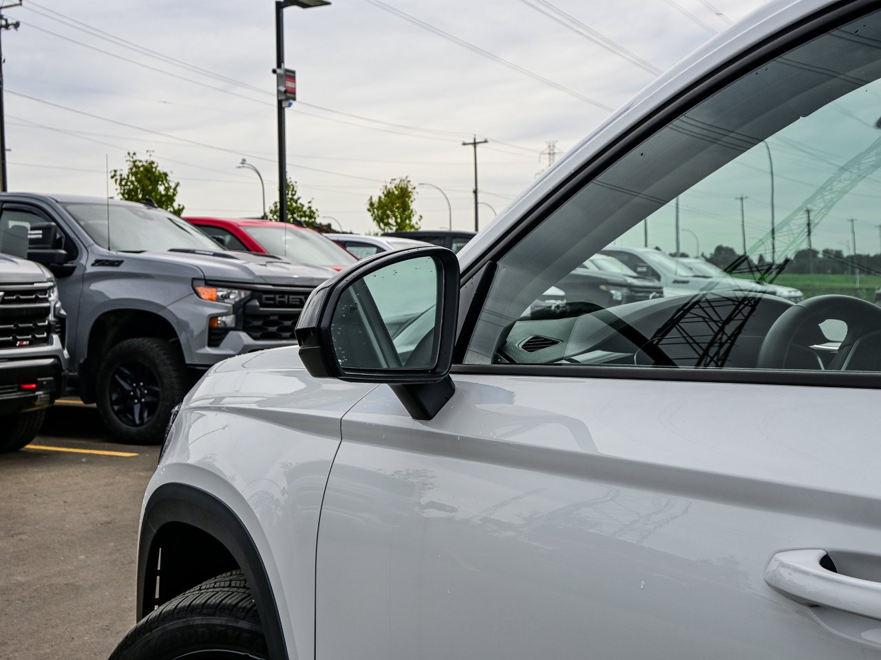 2026 Volkswagen Taos Comfortline Black Edition 4MOTION White Sherwood Park - photo #6