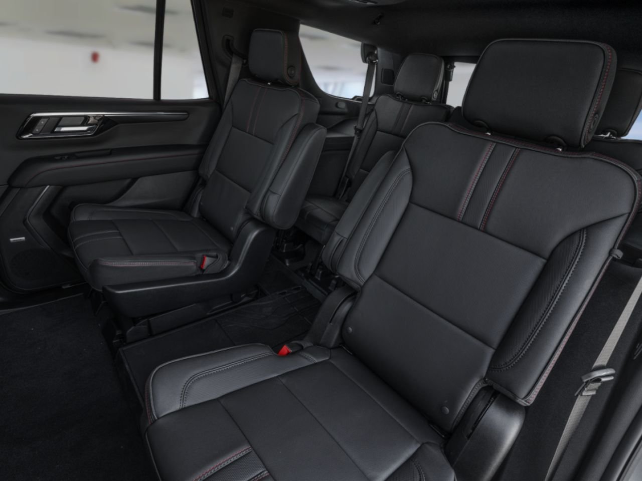 CHEVROLET Tahoe RST 4 portes 4RM 2026 Blanc sommet Amos - photo #8