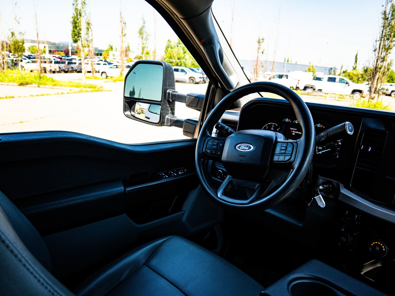 2024 Ford Super Duty F-350 SRW XL 4WD Crew Cab 179 WB 60 CA White Sherwood Park - photo #26
