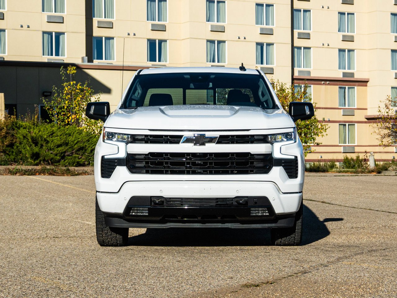 2025 Chevrolet Silverado 1500 4WD Crew Cab 147 RST White Sherwood Park - photo #2