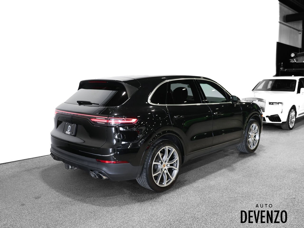2023 Porsche Cayenne Black Saint-Eustache - photo #2