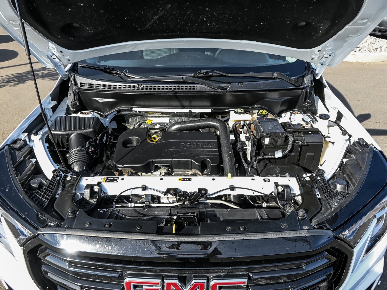 2024 GMC Terrain AWD 4dr SLE White Sherwood Park - photo #8