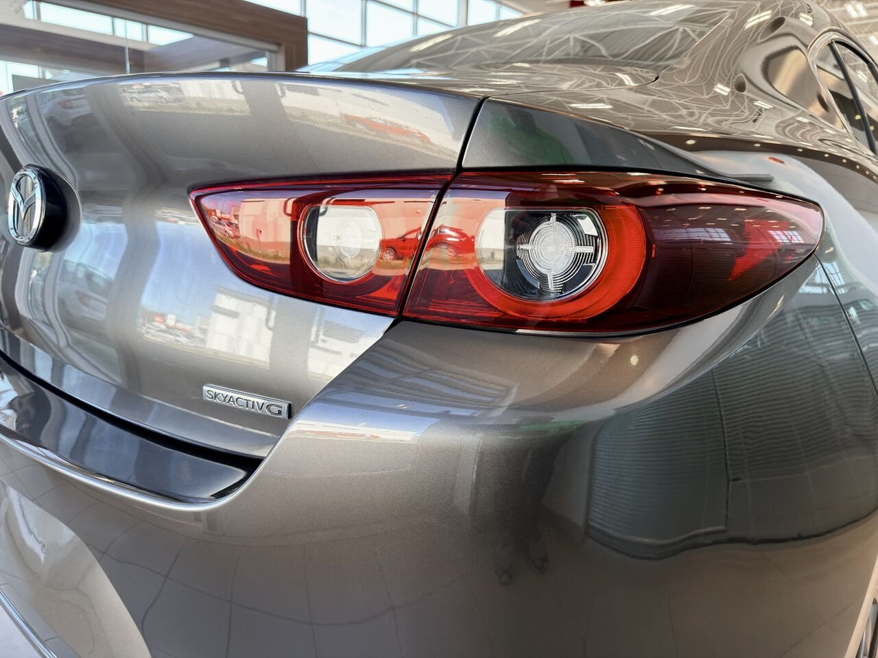 2025 Mazda Mazda3 Grey Notre-Dame-des-Prairies - photo #10
