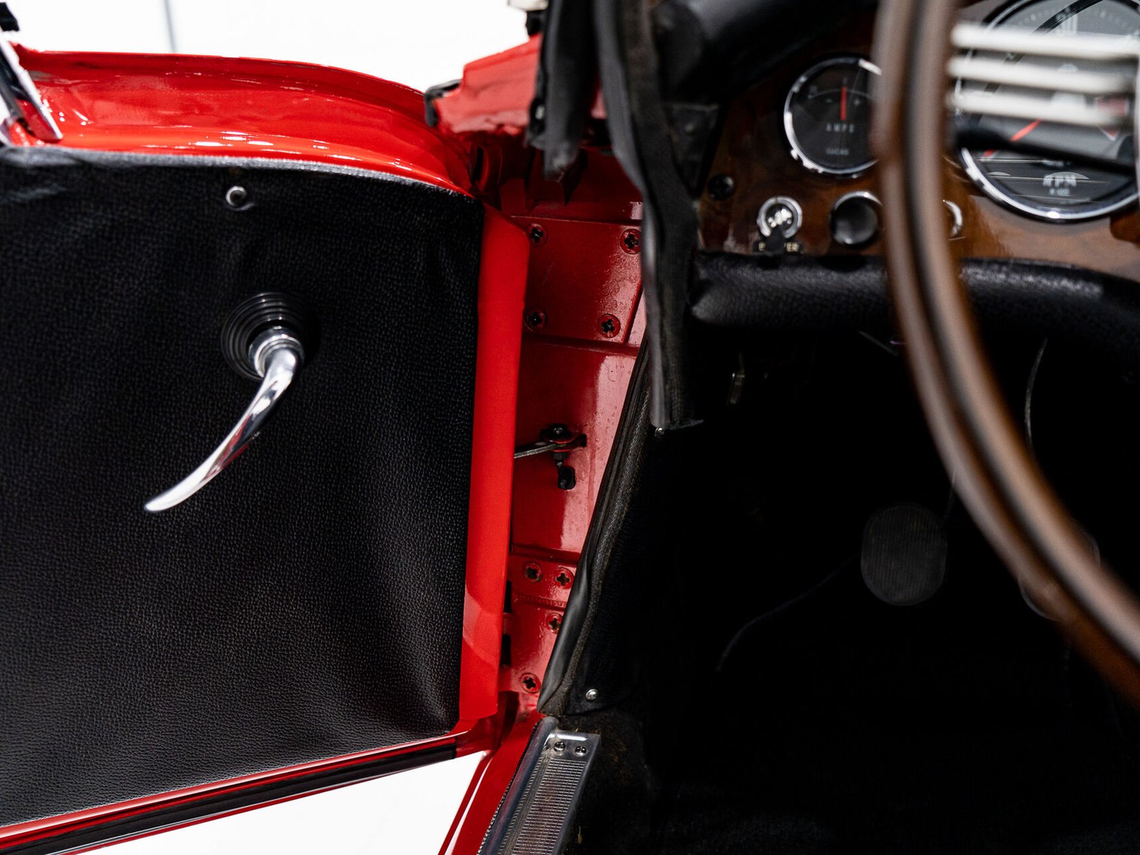 Sunbeam Tiger Unrestored with single repaint **PRIX EN USD** 1967 Rouge Montréal - photo #73
