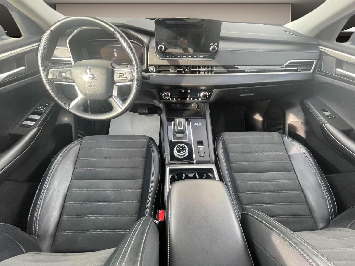 2024 Mitsubishi Outlander Plug-In Hybrid Grey  - photo #16