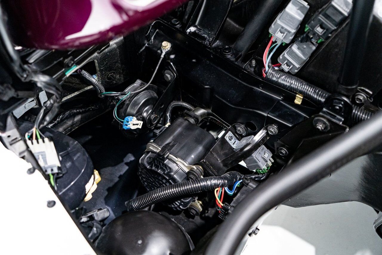 1995 Chevrolet Corvette *PRIX EN USD* RPO Z4Z PACE CAR PRESENTED IN DELIVERY PACKAGING WITH ONLY 192MILES (307KM) FROM NEW White Montreal - photo #121