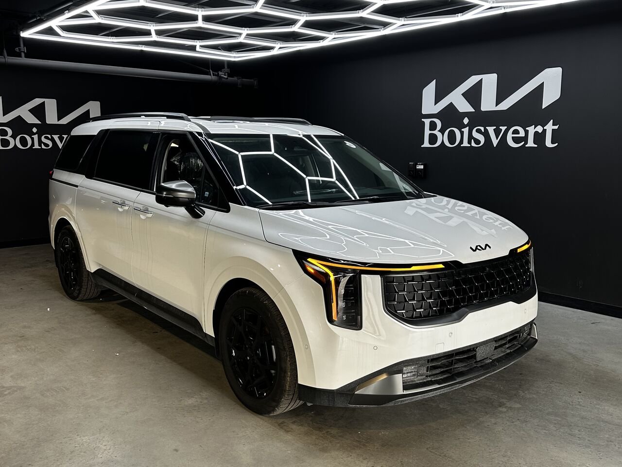 Kia Carnival 2026 Blanc neige nacré Blainville - photo #0