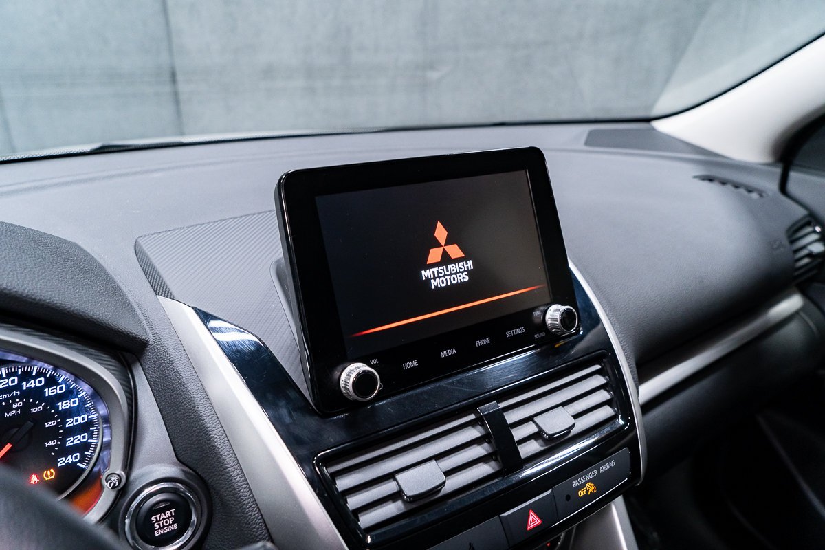 2024 Mitsubishi Eclipse Cross LE S-AWC Silver Montreal - photo #7