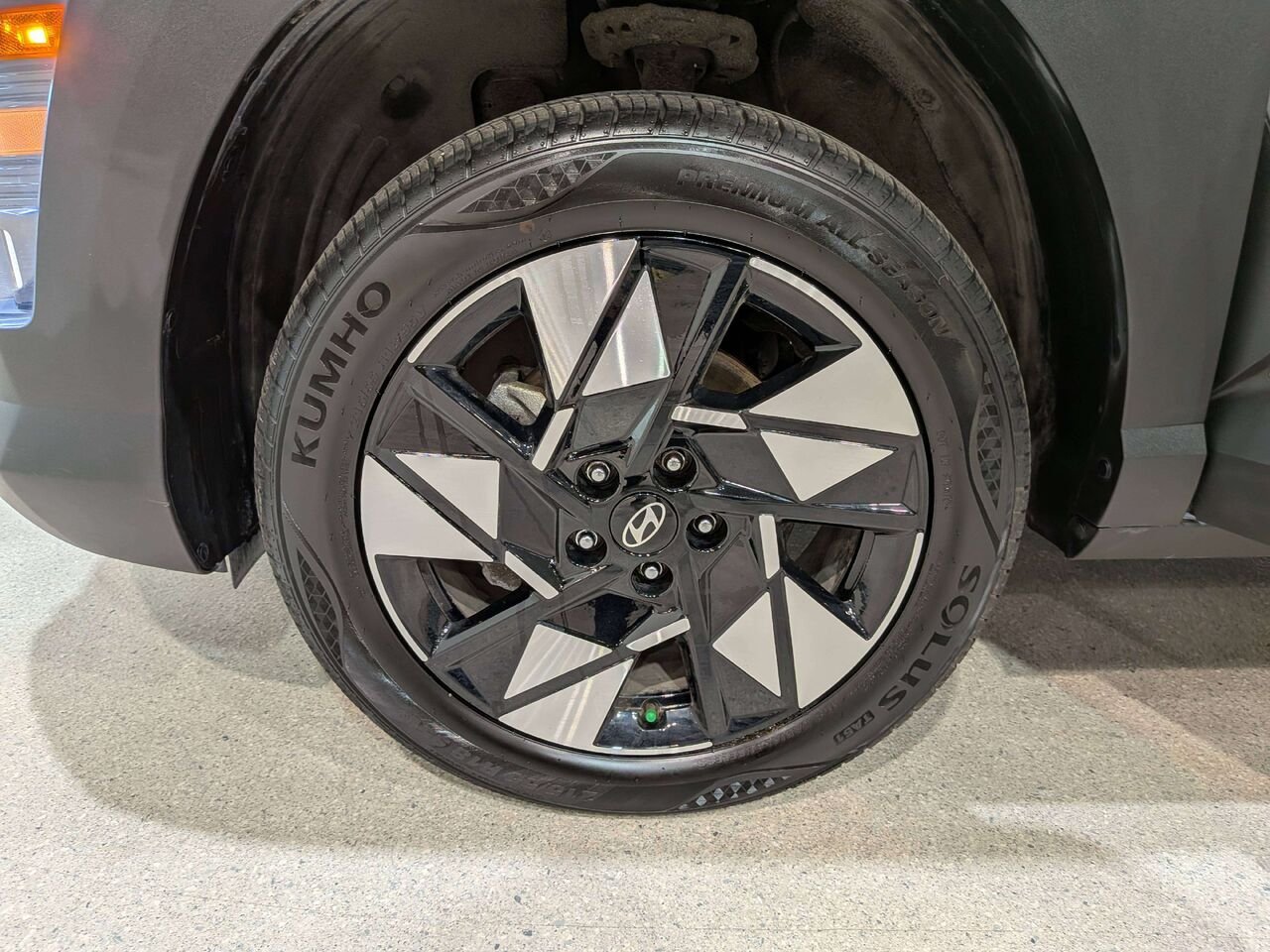 2025 Hyundai Kona 2.0L Preferred AWD Grey Val-David - photo #32