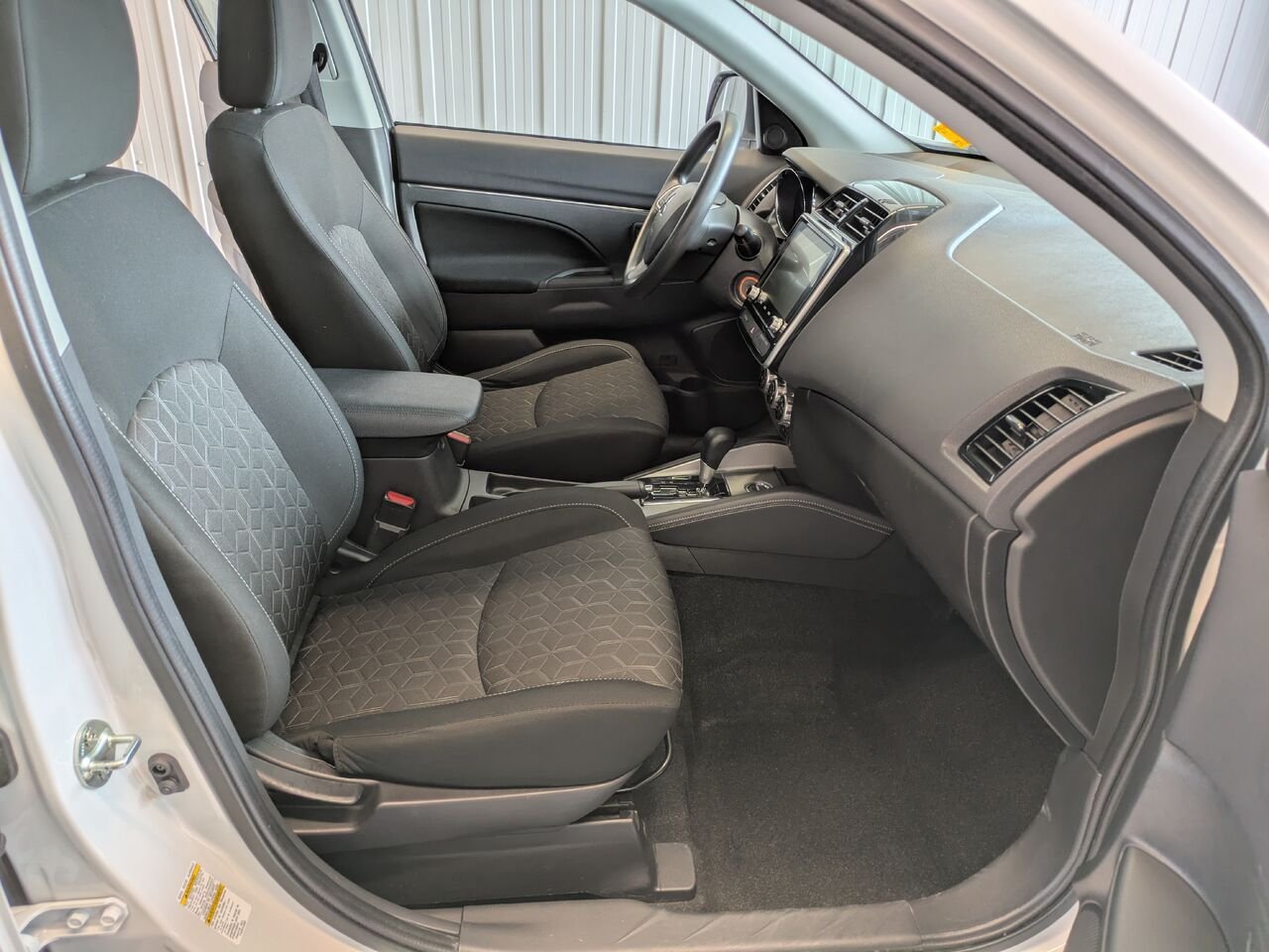 2021 Mitsubishi RVR White Gatineau - photo #13