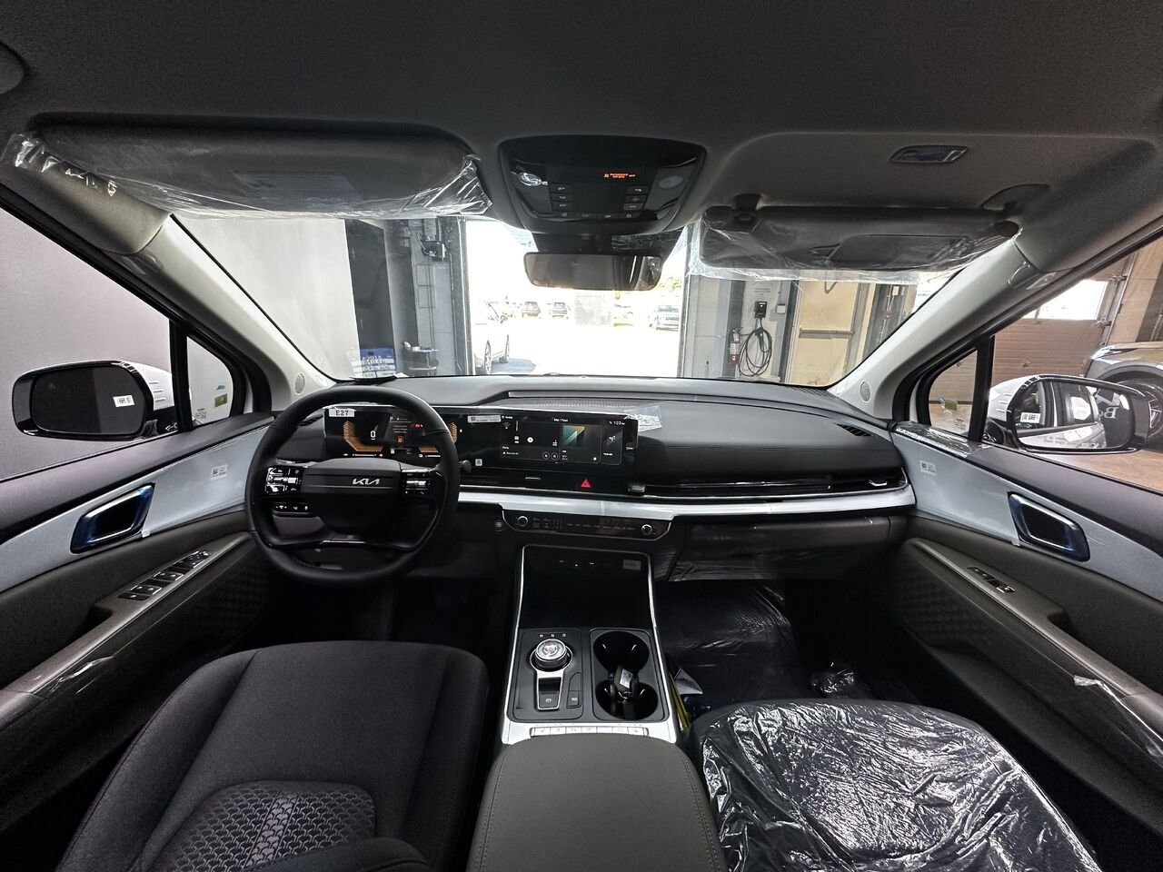 2026 Kia Carnival Hybrid Snow White Pearl Blainville - photo #3