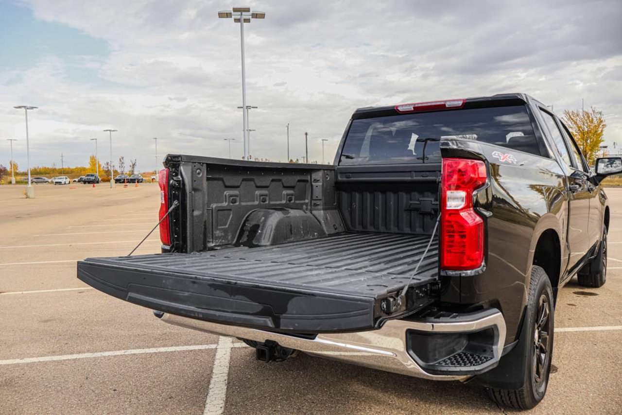 2026 Chevrolet Silverado 1500 4WD Crew Cab 147 LT Black Sherwood Park - photo #7