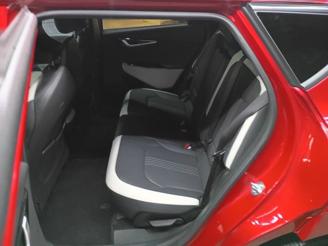 2024 Kia EV6 Red Blainville - photo #16