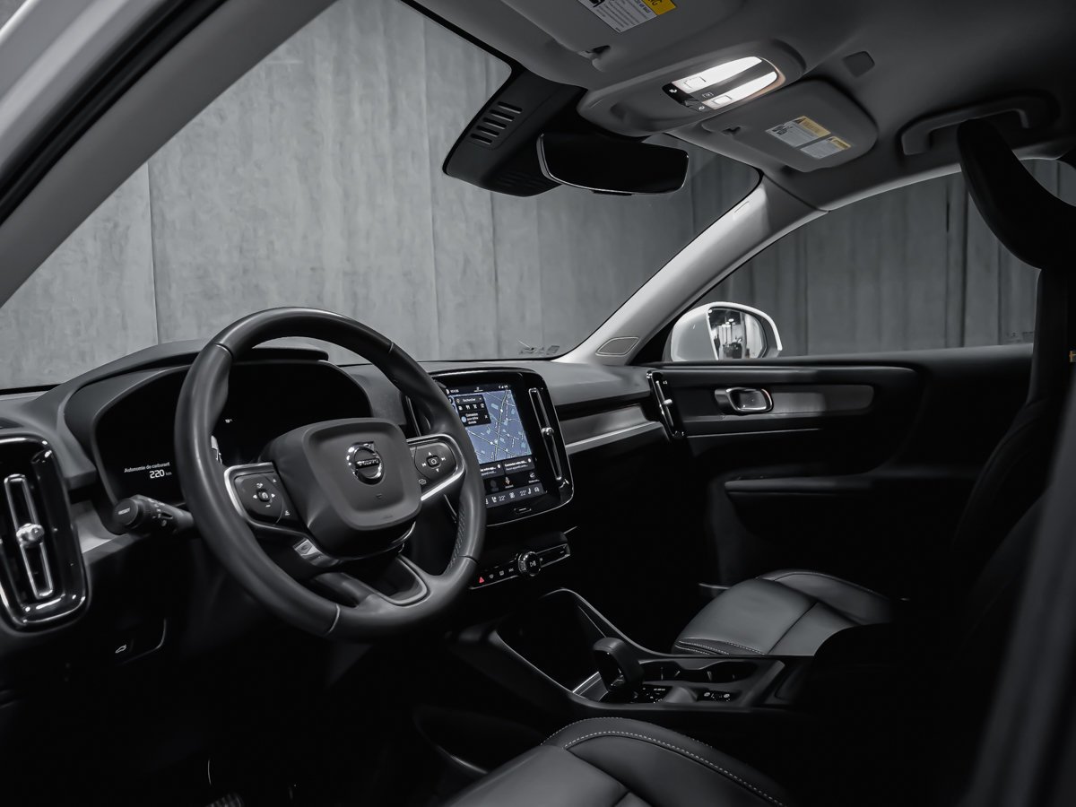 2023 Volvo XC40 B5 CORE CONVENIENCE CLIMATE White Montreal - photo #5