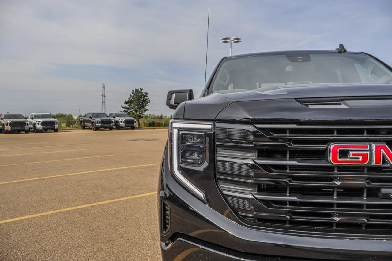 2026 GMC Sierra 1500 4WD Crew Cab 147 Elevation Black Sherwood Park - photo #10