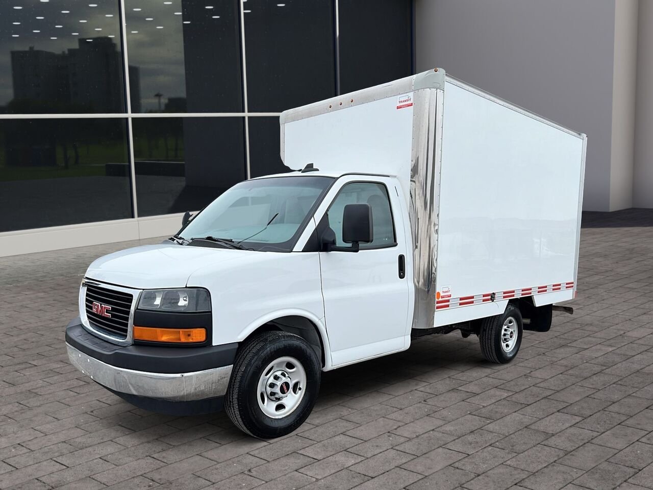 GMC Fourgonnette commerciale Savana 2023 Blanc Québec - photo #18