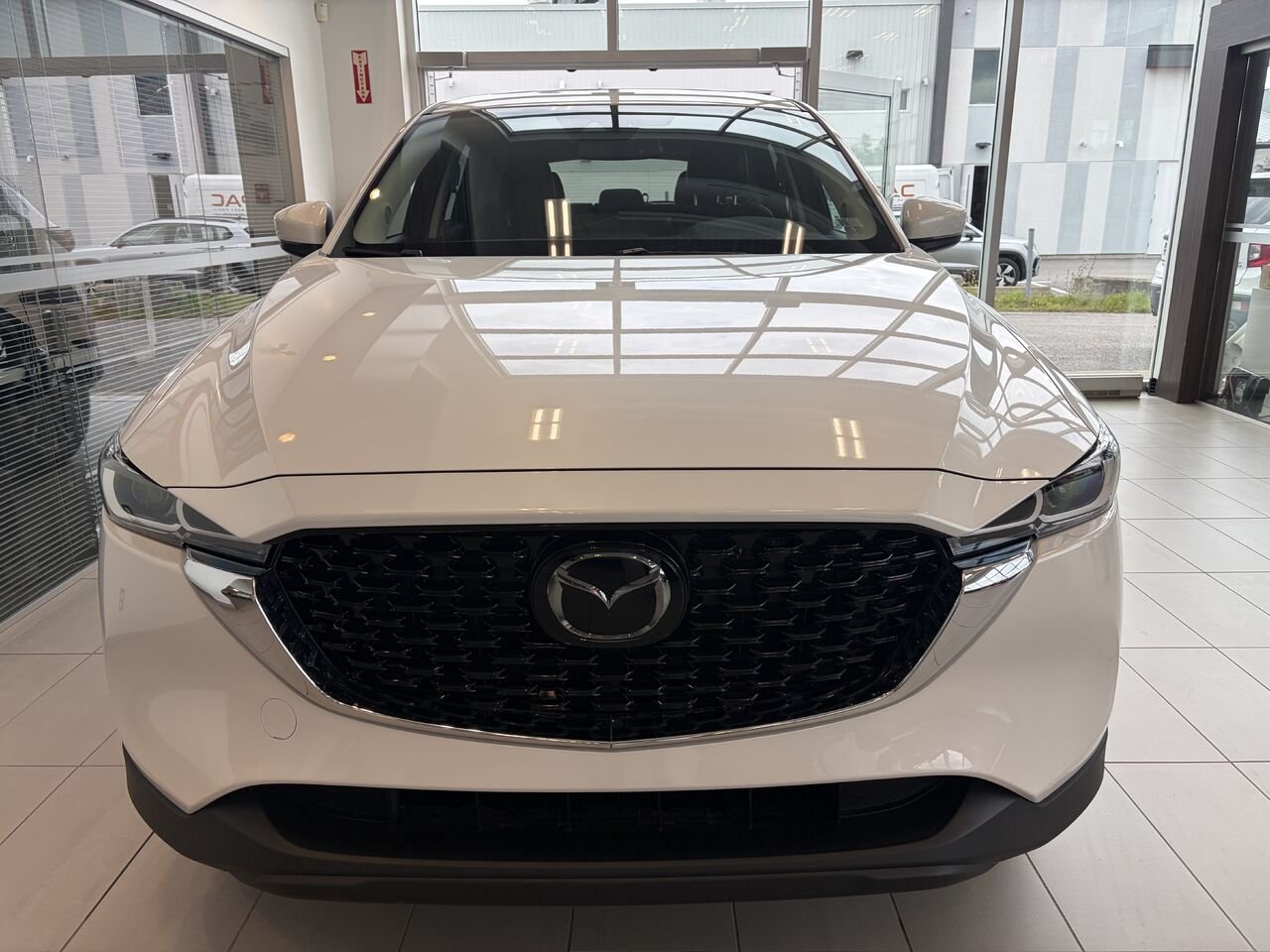 Mazda CX-5 2024 Blanc Notre-Dame-des-Prairies - photo #1