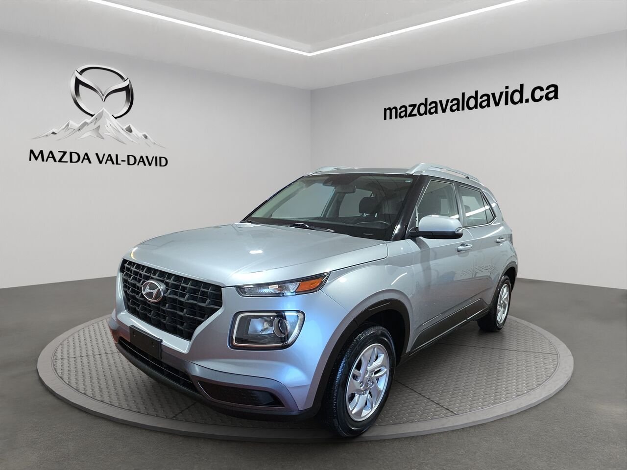 2021 Hyundai Venue Preferred IVT, volant chauffant, commande audio au volant, Apple Carplay Silver Val-David - photo #0