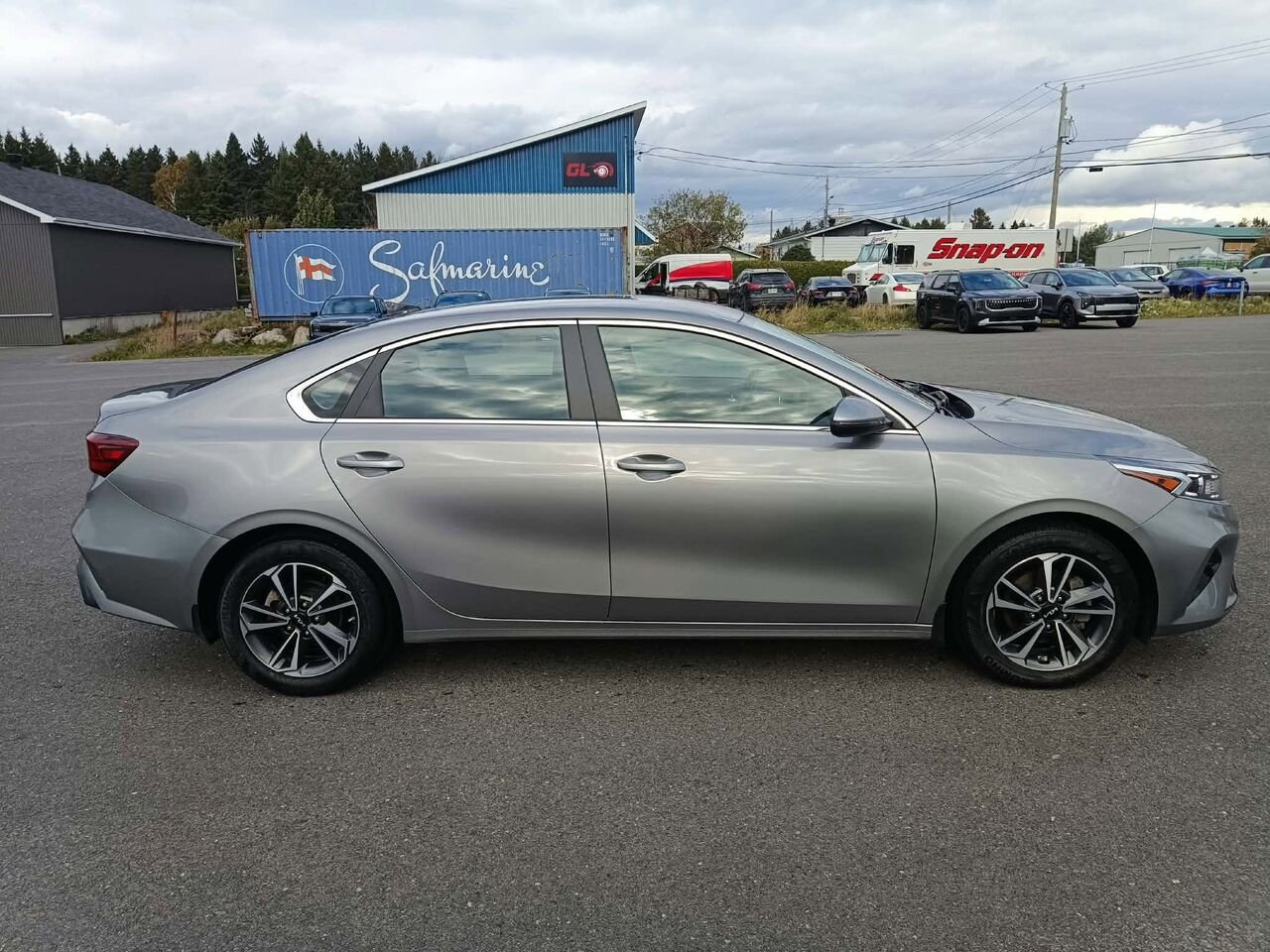 Kia Forte 2023 Gris Lac Mégantic - photo #3