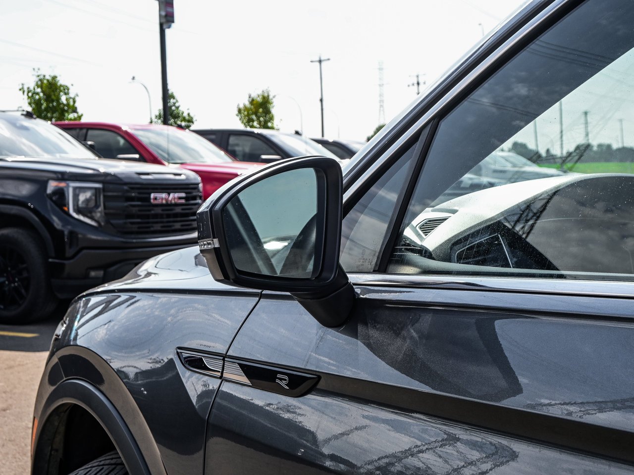 2024 Volkswagen Tiguan Highline R-Line 4MOTION Grey Sherwood Park - photo #6