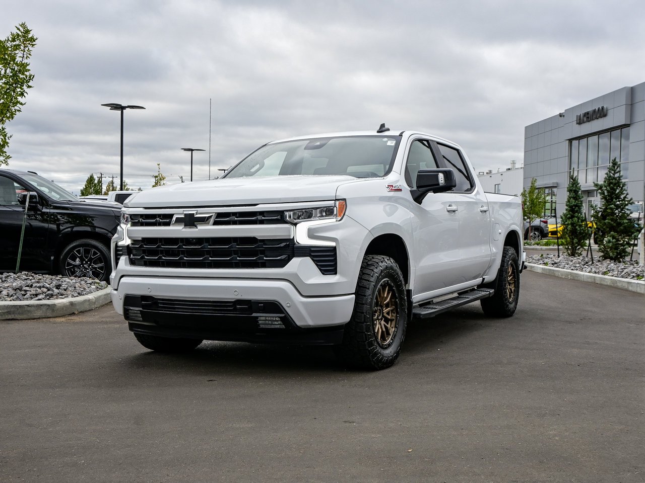 2026 Chevrolet Silverado 1500 4WD Crew Cab 147 RST White Sherwood Park - photo #3