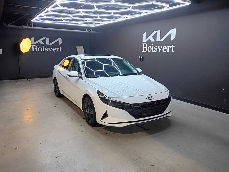 Hyundai Elantra Preferred IVT avec ensemble Soleil et technologie 2021 Blanc