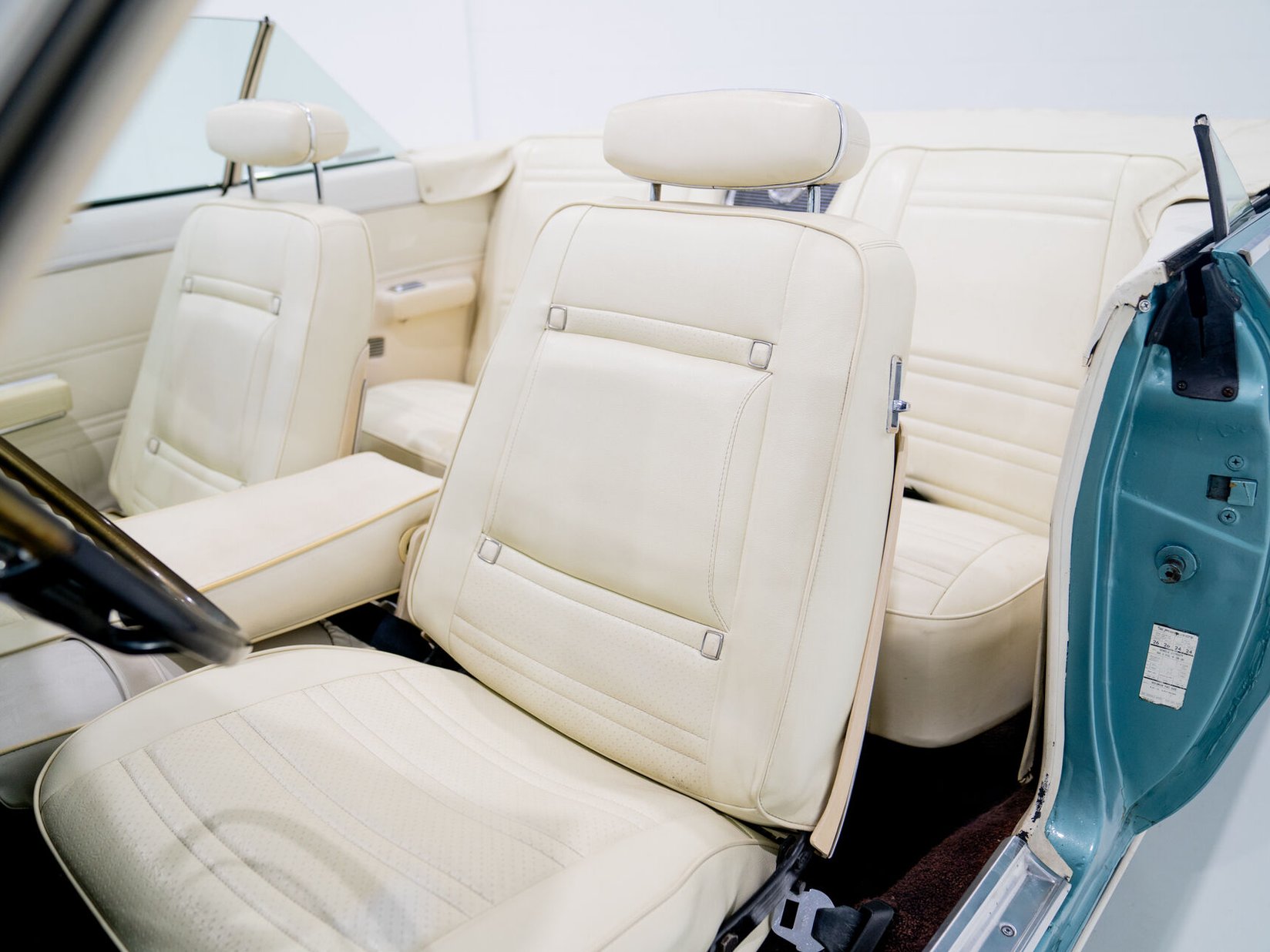 1969 Chrysler 300 Blue Montreal - photo #9