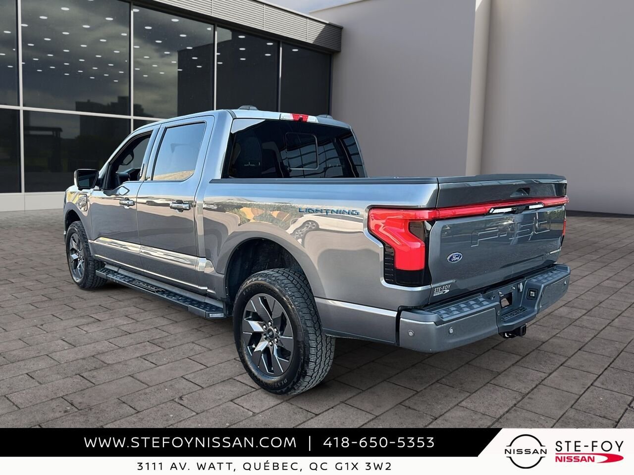Ford F-150 Lightning LARIAT STANDARD RANGE 2023 Gris Ste-Foy - photo #3